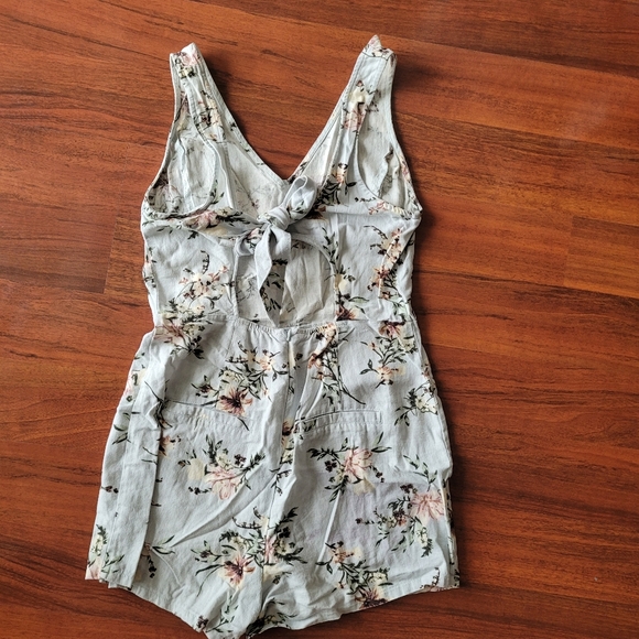 Floral  linen romper - Picture 2 of 2